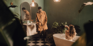 Jay Wheeler estrena el video del tema «Nota» junto a Omar Courtz